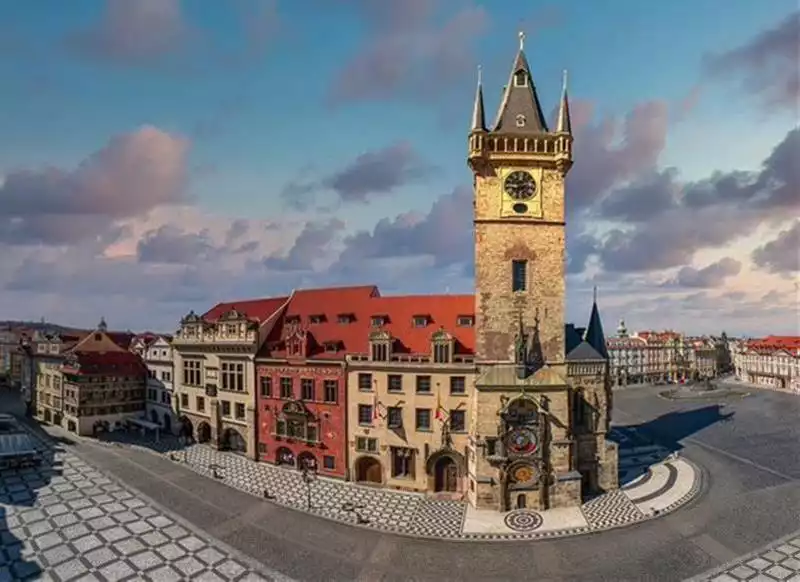 Altstädter Rathaus & Astronomische Uhr – Bevorzugter Eintritt mit Aufzug inklusive - preview image